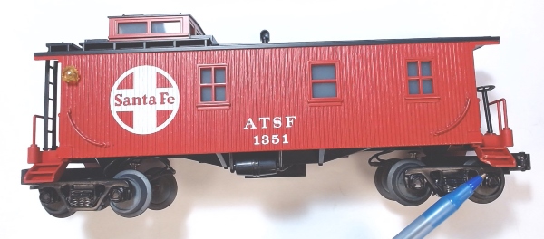 WOODSIDED CABOOSE / ATSF / RAILKING / HAS DAMAGED STEP / AS-IS 