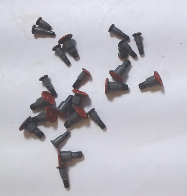 BAG OF VALVE HANDLES / 2 SIZES / RAILKING ONE GAUGE STEAM 